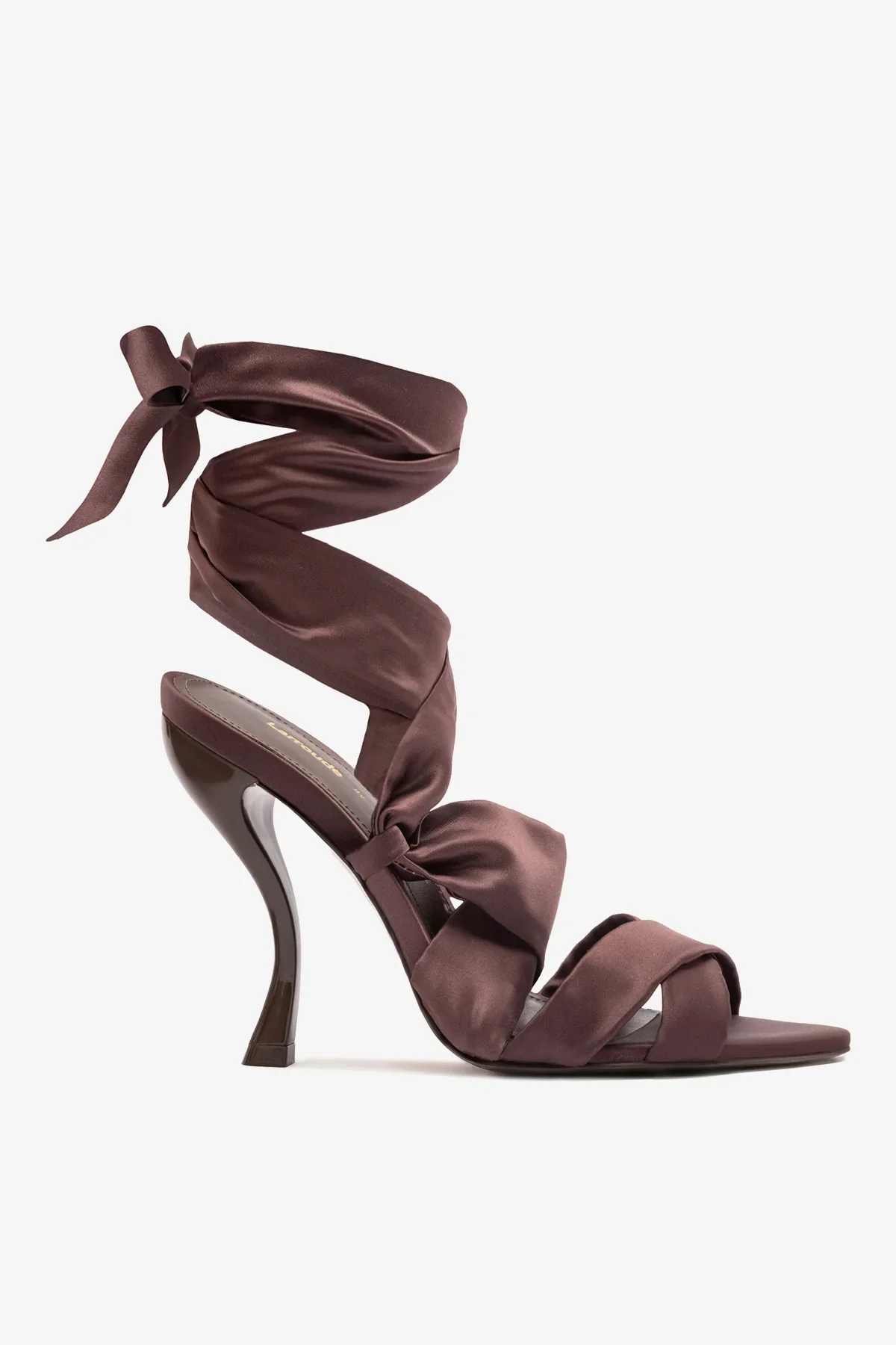 Larroudé x Nicolò B.: Sandália Dani Cetim Marrom