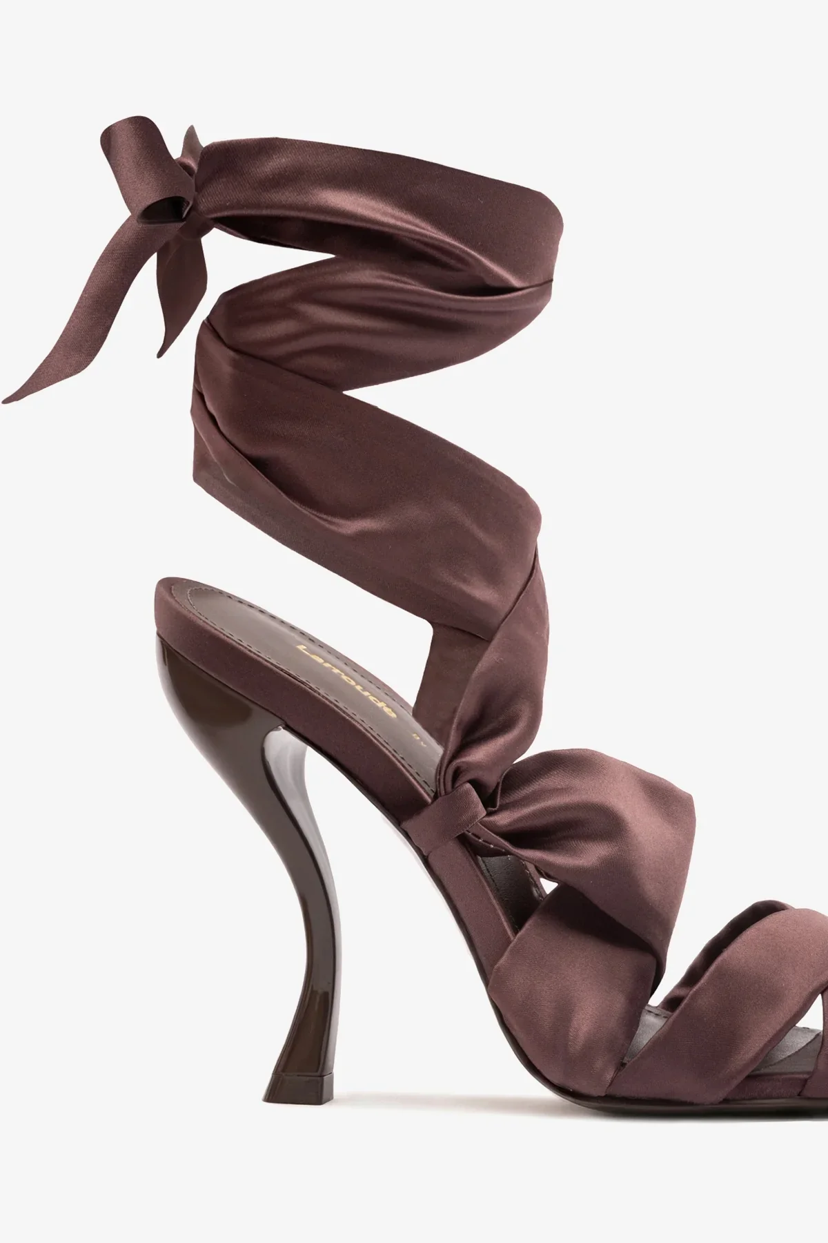 Larroudé x Nicolò B.: Sandália Dani Cetim Marrom - Image 4