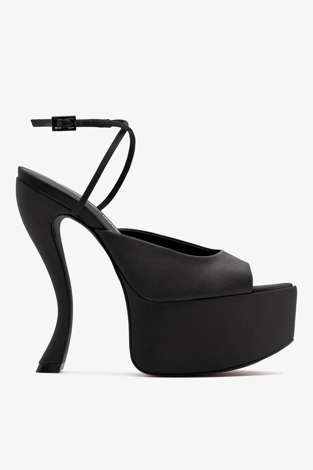 Larroudé x Nicolò B.: Sandália Lola Cetim Preto