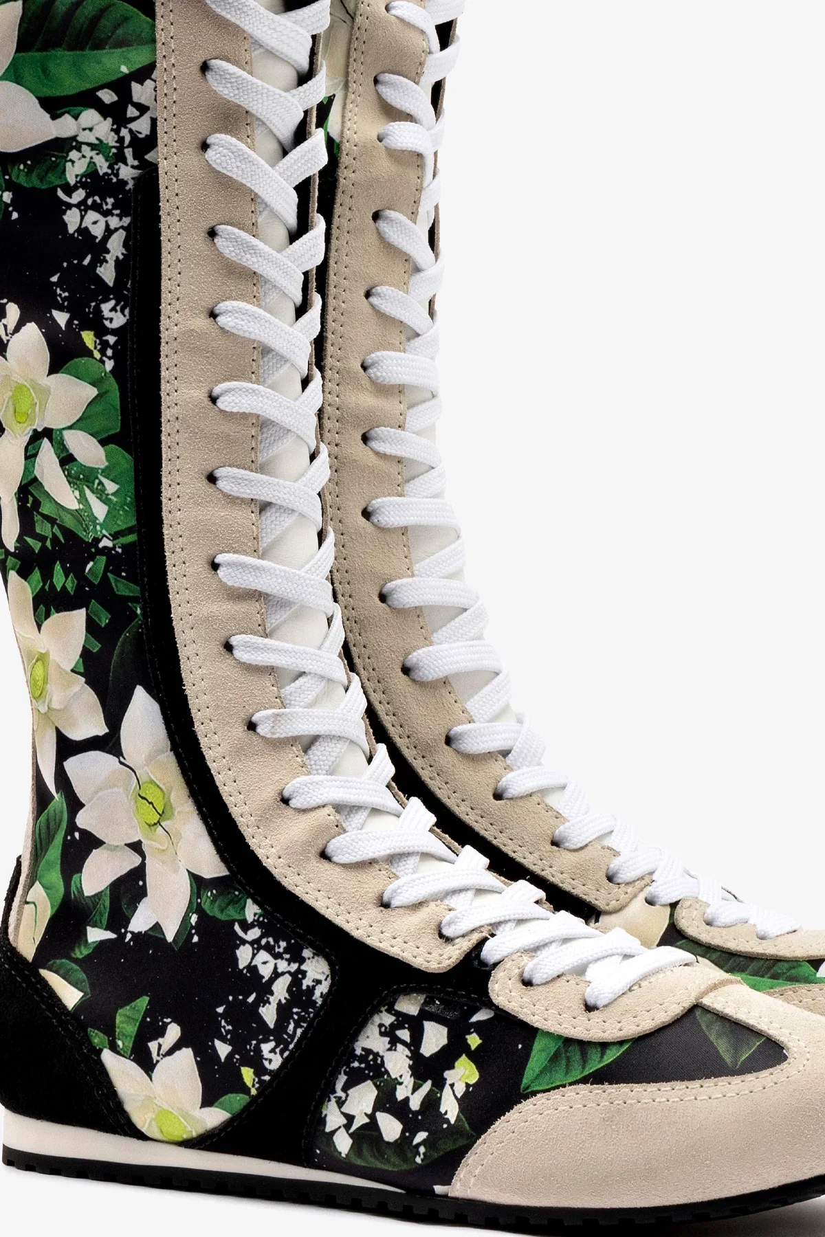Larroudé x Jonathan Cohen: Bota Tênis Cano Alto Camurça Preto e Cetim Estampado Multicor - Image 4