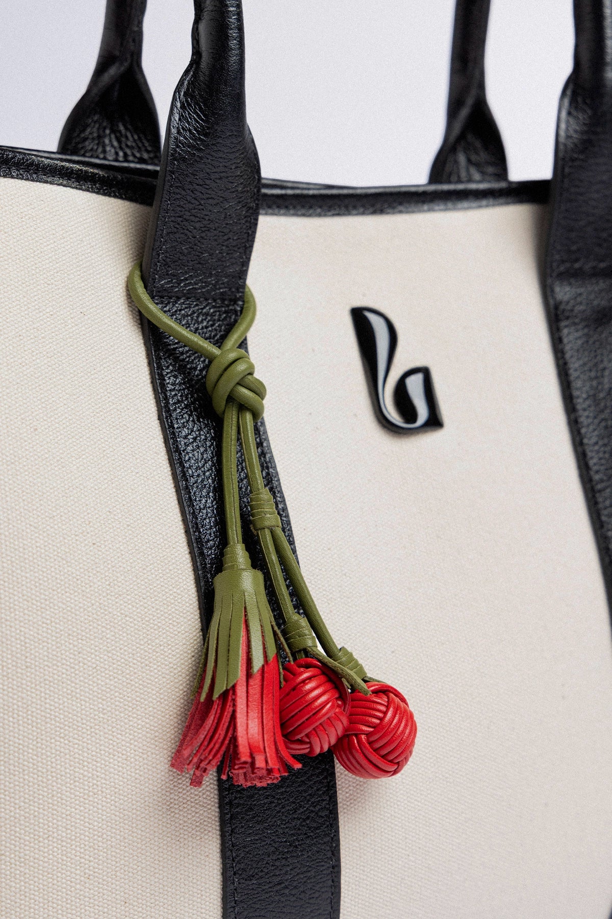 Bolsa Tote Bag City Lona Natural e Couro Preto - Image 5