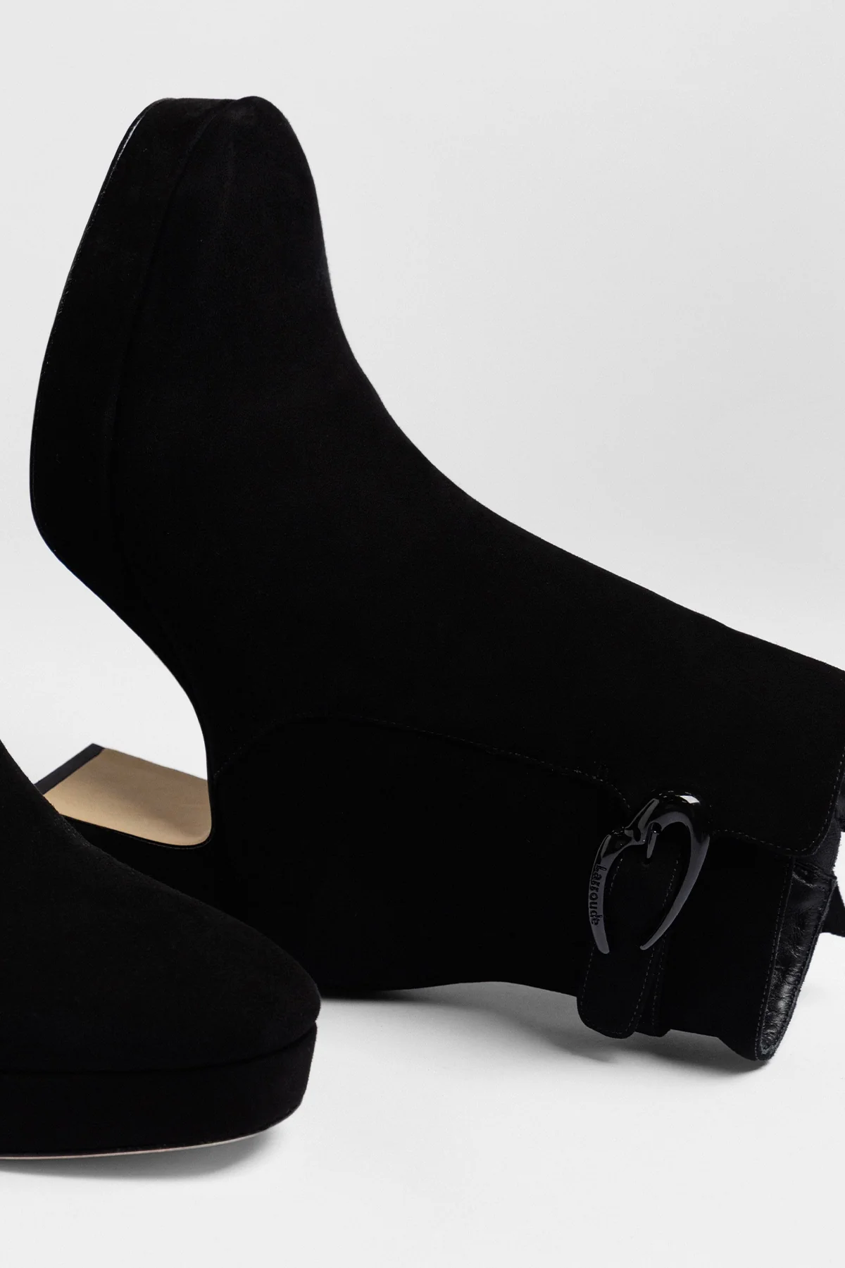 Bota Plataforma Dolly Verona Low Camurça Preto - Image 5