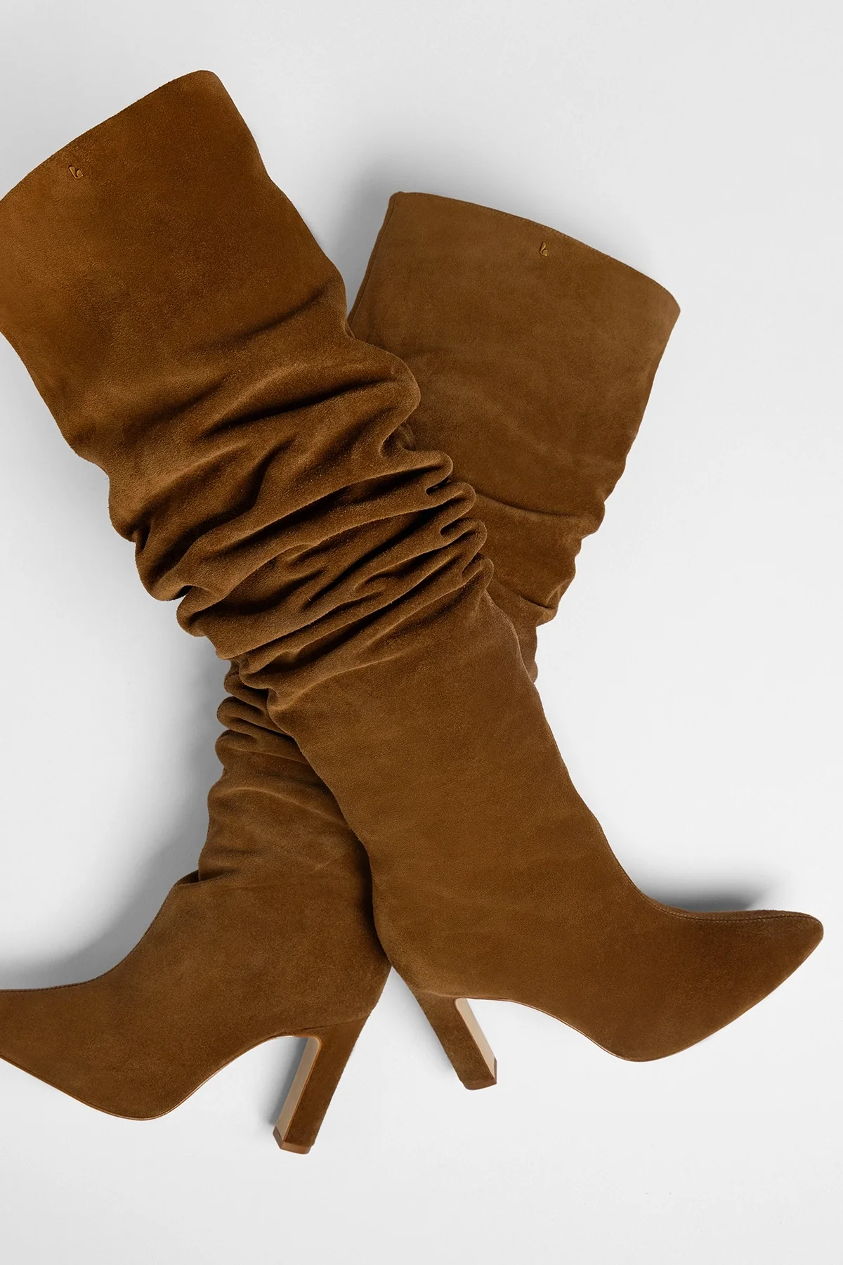 Bota Slouch Cindy Camurça Marrom - Image 5