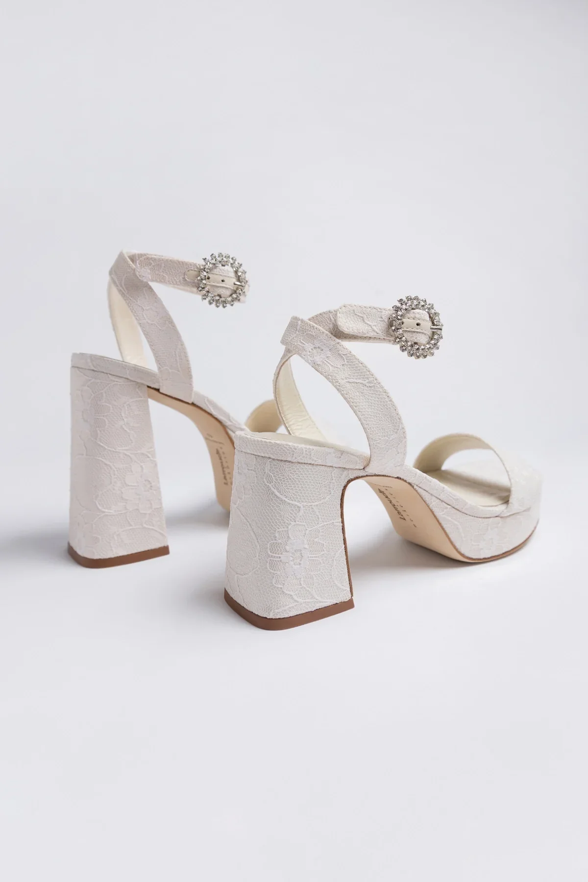 Larroudé x Markarian: Sandália Plataforma Dolly Low Renda Branco - Image 6